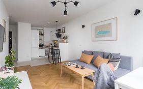 ★Bright Apartment With Positive Vibes★